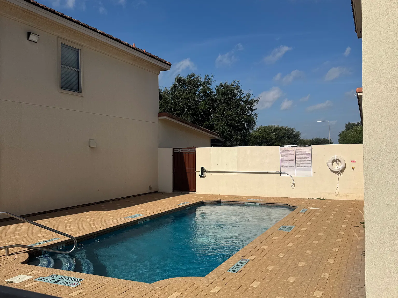 3 bed, 1345 sqft, $1,690 — Photo 3