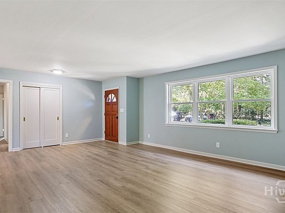 4th image of 1462 Marlborough Way
