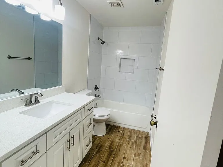 13403 Greenpointe Dr — Photo 20