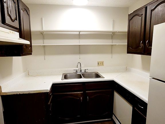 5th image of 815 Granger St #E