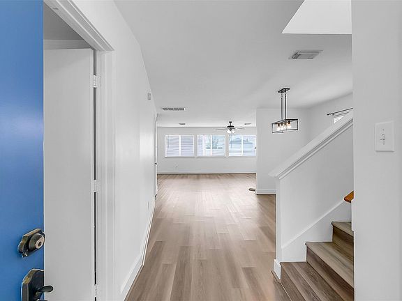 2nd image of 6243 Settlers Lake Cir W