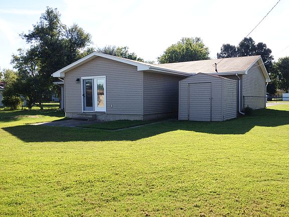 3rd image of 2213 Belle Aire Cir