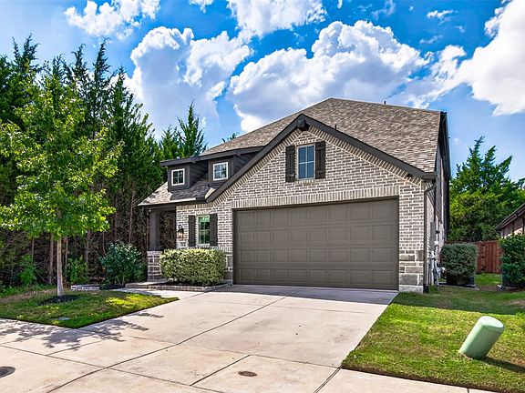 2nd image of 2121 Hobby Dr