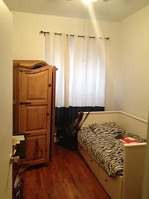 Rented by Lucien Perry | media 10