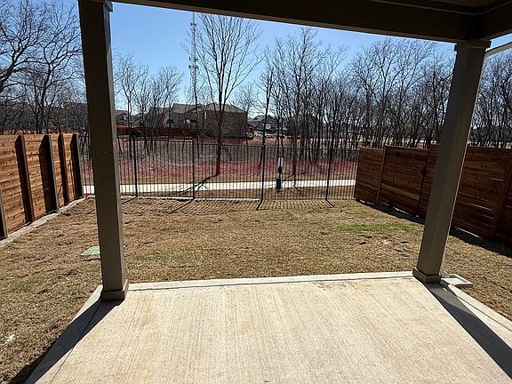 3rd image of 1521 Creekside Dr #1521