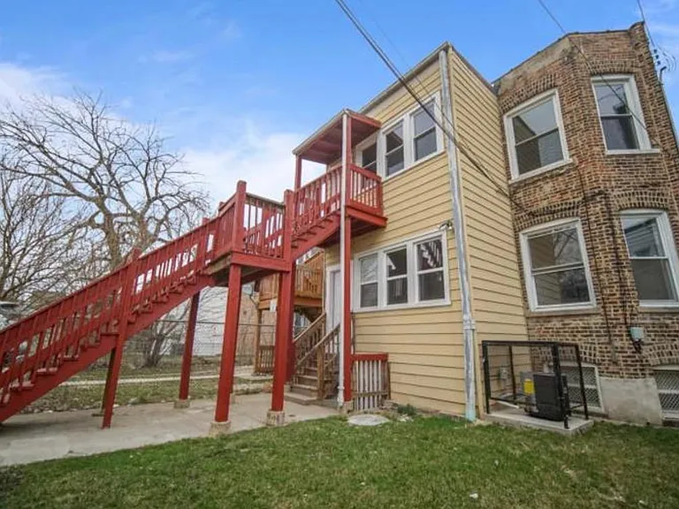 S Rhodes Ave — Photo 16