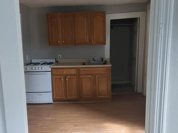 307 Cedar St APT 1, Manchester, NH 03103