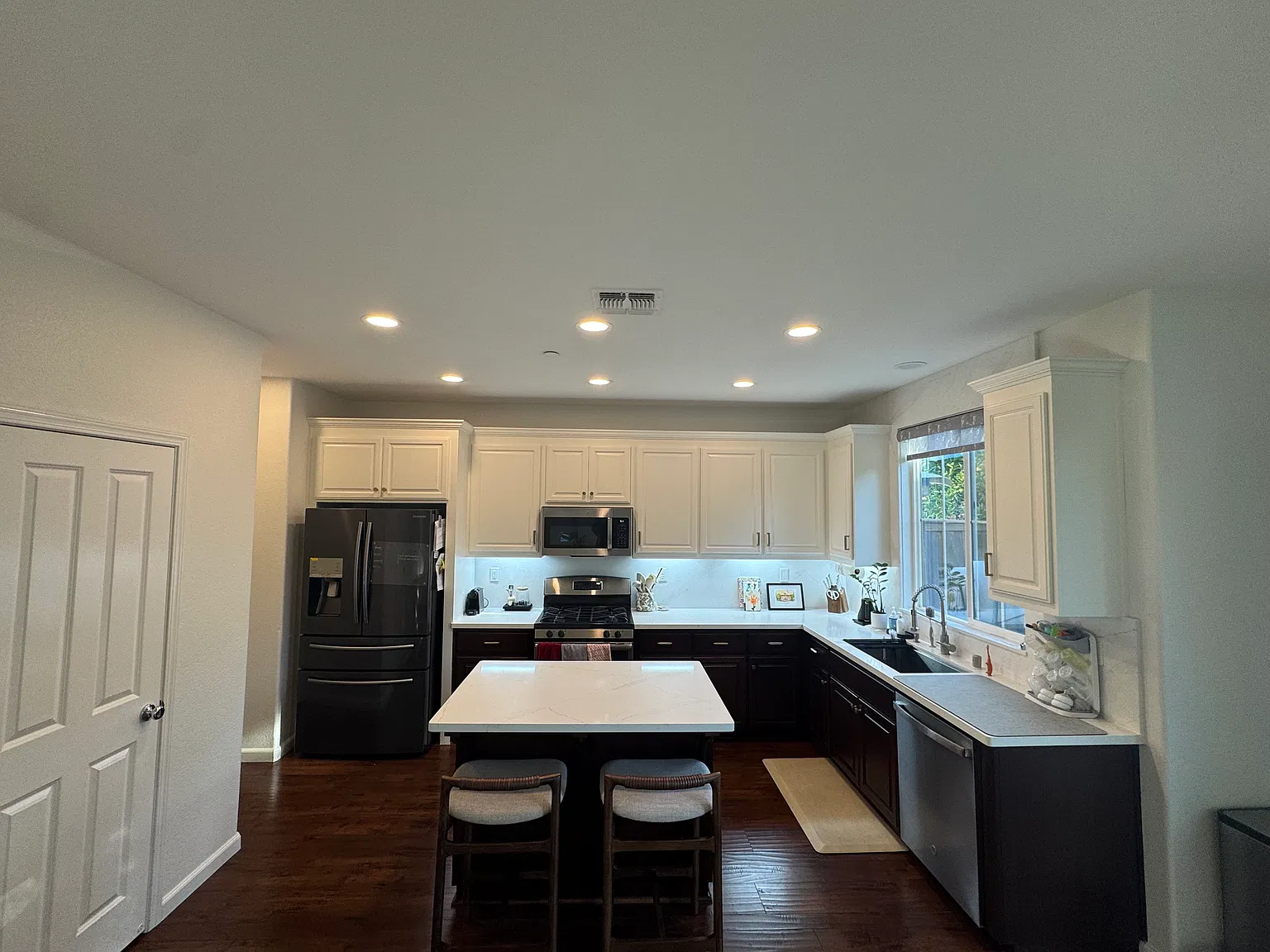 104 Bradley Ct — Photo 3