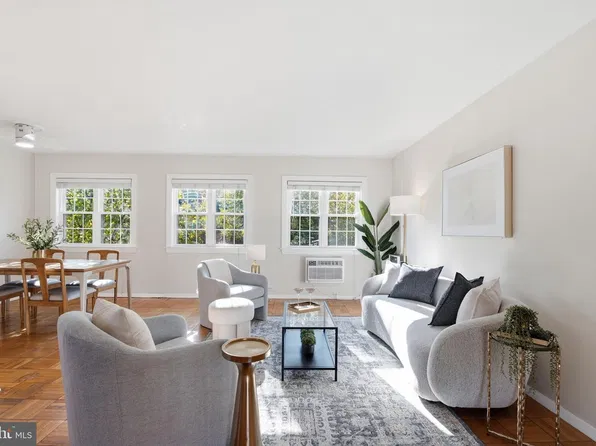 3266 Martha Custis Dr, Alexandria, VA 22302