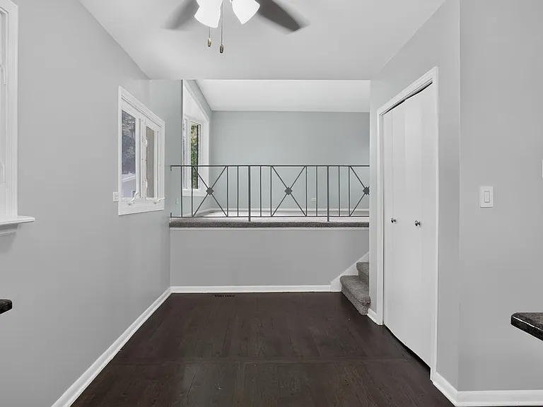 1702 N Beech Rd — Photo 22