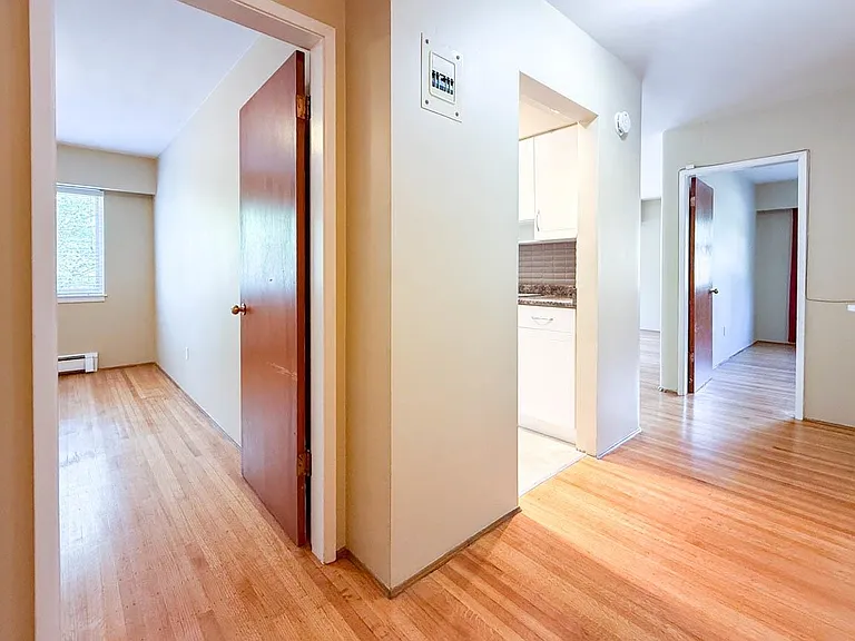 461 W 16th St #102 — Photo 9