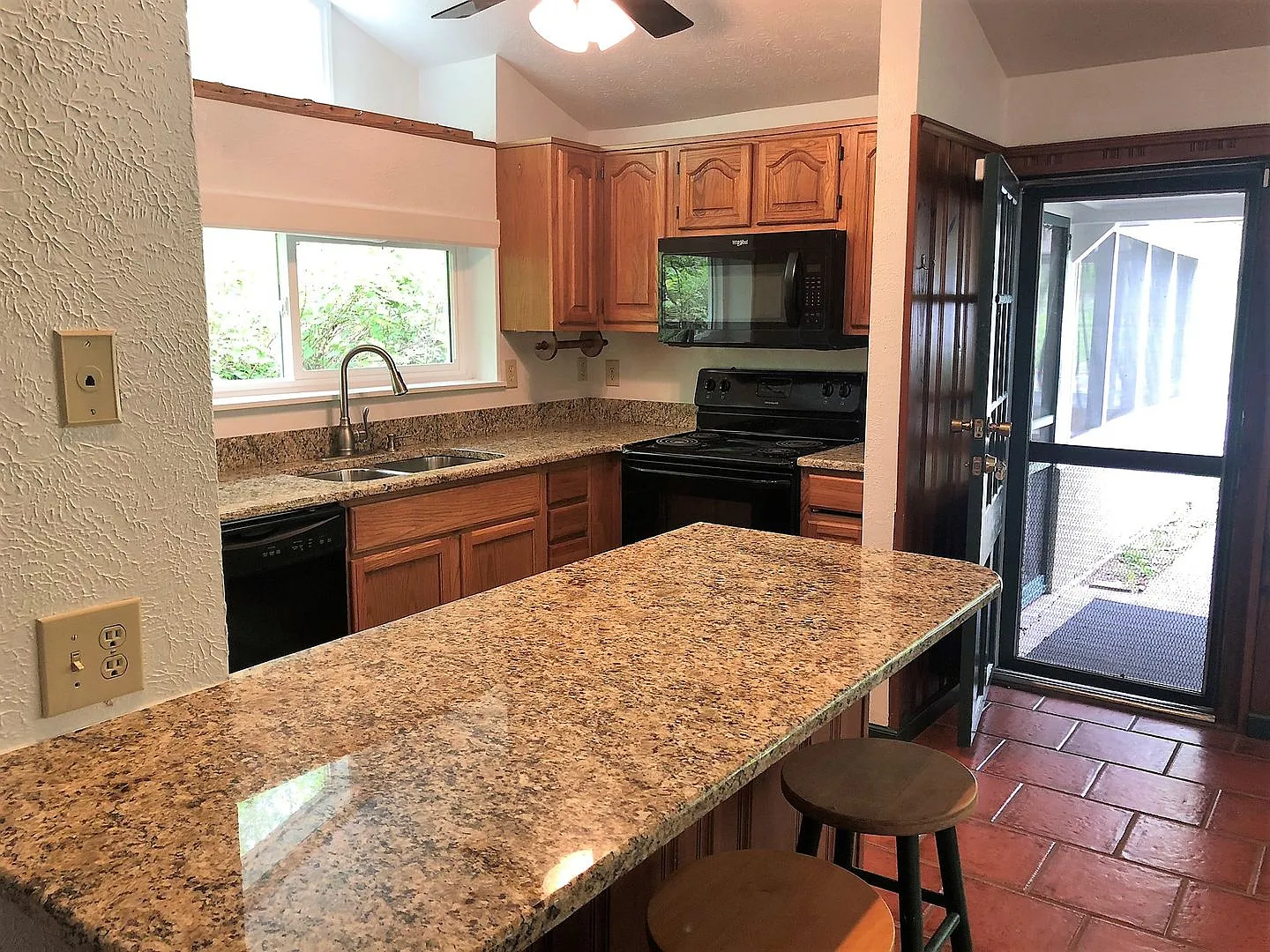 Two Bedroom Cottage in Montgomery County — Photo 4