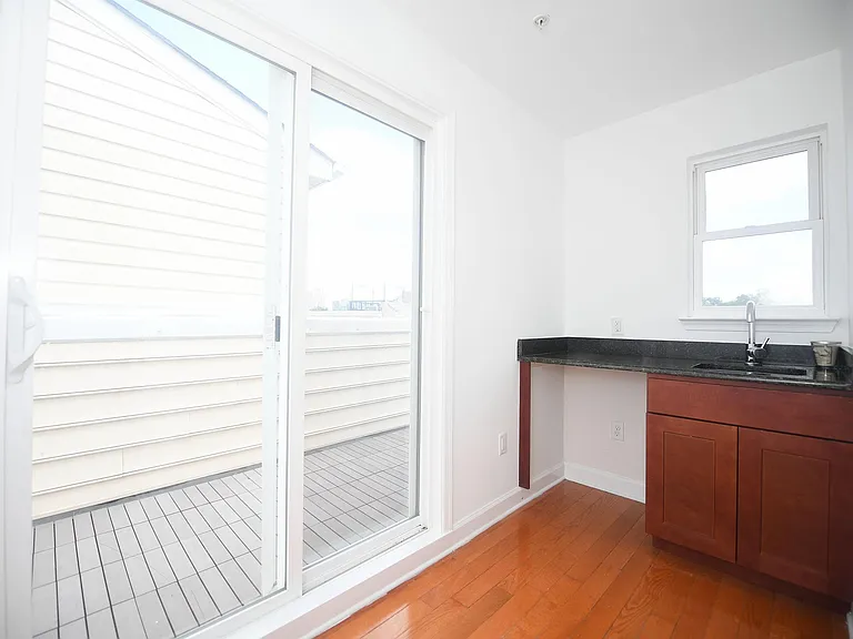 1624 Light St — Photo 23