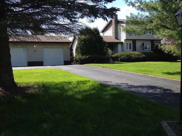 2nd image of 8 Eden Ln