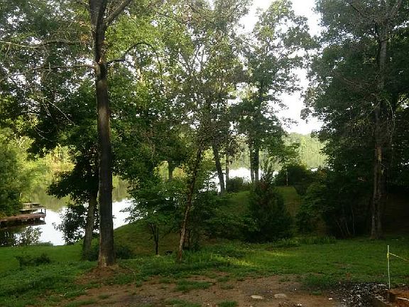 2nd image of 121 Dogwood Ct