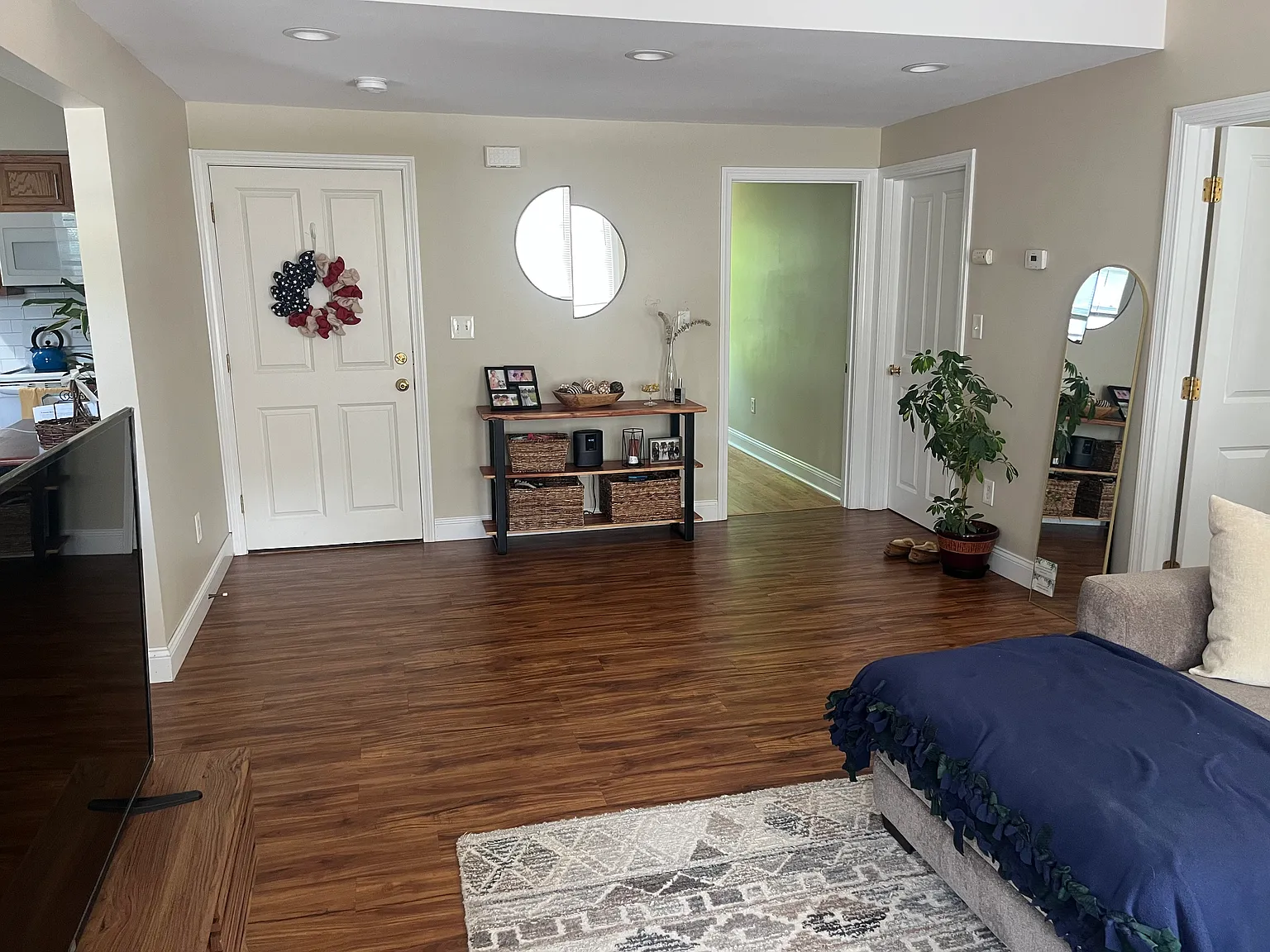 3 bed, 1100 sqft, $2,700 — Photo 3