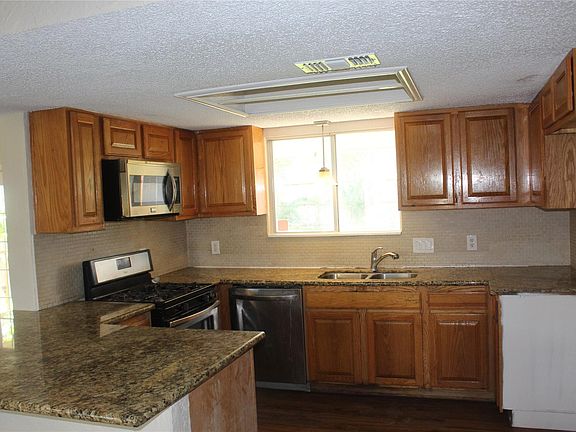 3rd image of 3810 Quitman Dr