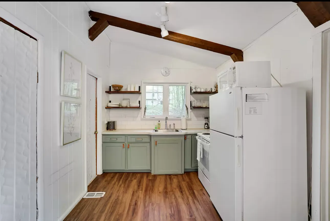 3 bed, 1104 sqft, $2,100 — Photo 2