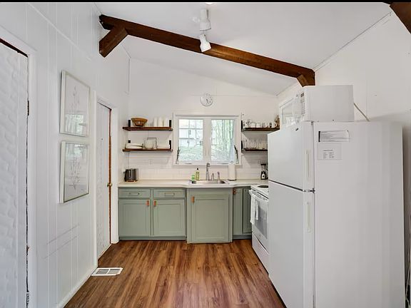 2nd image of 124 Beech Ln