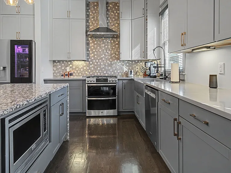 2206B White Ave — Photo 4