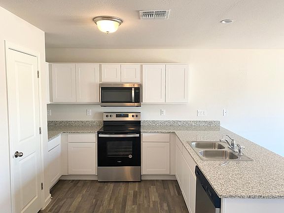 3rd image of 900 W Palo Verde Ave