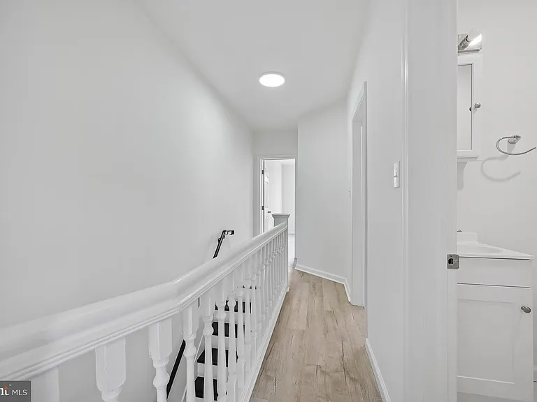 462 E Cosgrove St — Photo 8