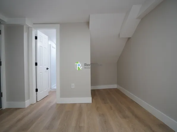 142 Dorchester St, Boston, MA