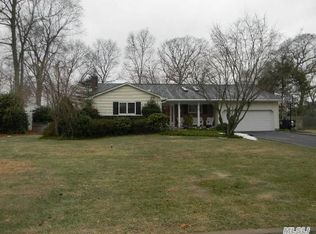 38 Aberdeen Rd, Smithtown, NY 11787