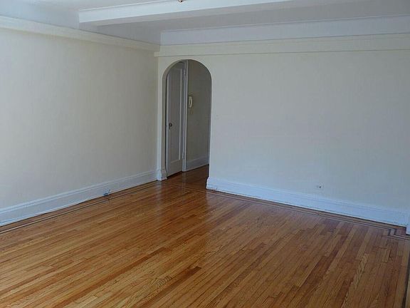 2nd image of 310 E 55th St #*5d
