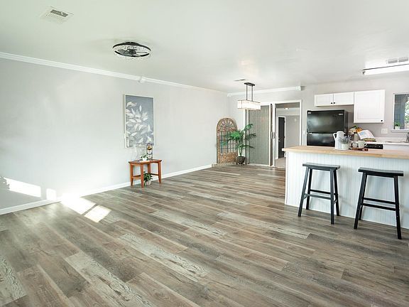 5th image of 615 N 2nd Street