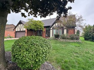 30320 Stratford Ct, Farmington Hills, MI 48331