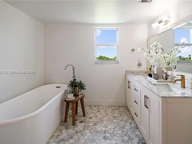 210 Sea View Dr #501 — Photo 14