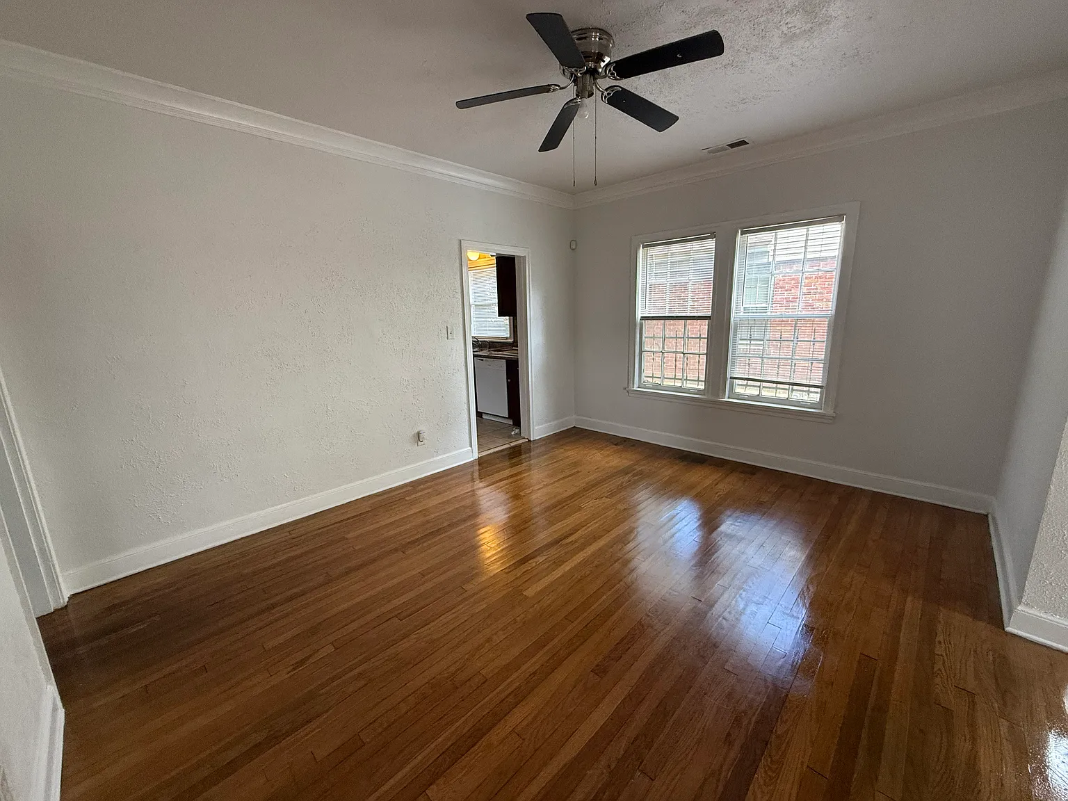 3 bed, 1200 sqft, $1,400 — Photo 4