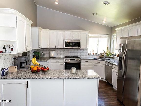 3rd image of 660 Castle Way