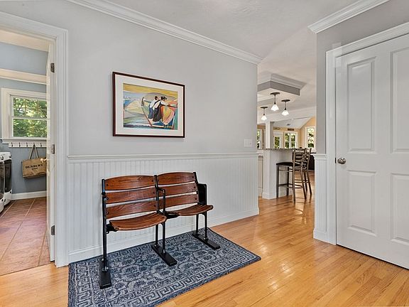 5th image of 756 Temple St