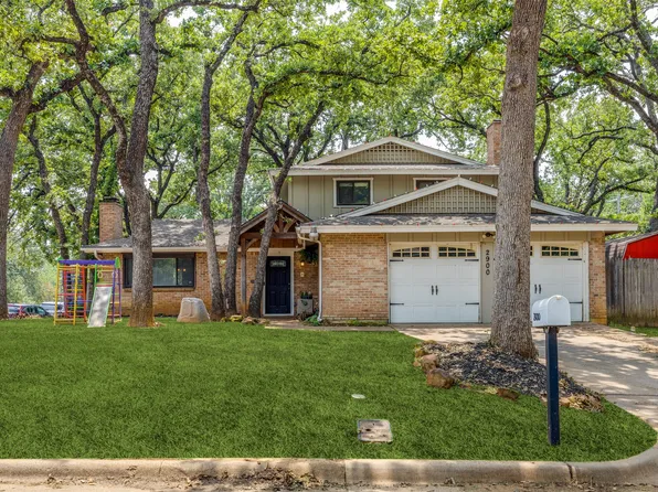 2900 Olympia Dr, Arlington, TX 76013