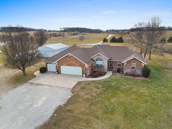 2nd image of 605 Moon Valley Road