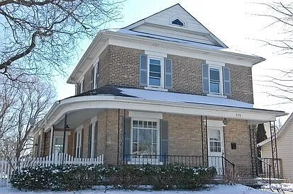 114 Barrington Ave photo 1