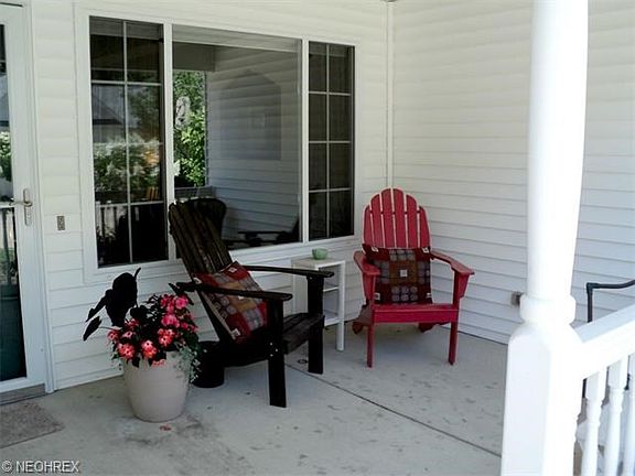 Inviting 12'x9' front porch.