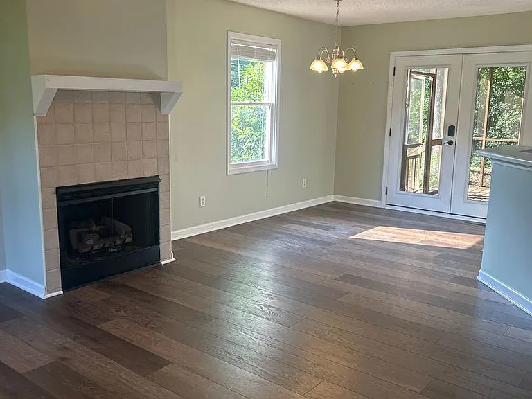 318 Crescent Dr — Photo 3