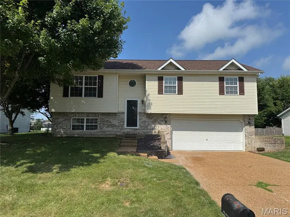 1535 Peach Orchard Ln, O'Fallon, IL 62269