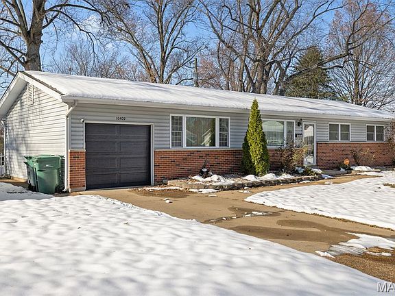 3rd image of 10409 Gardo Ct