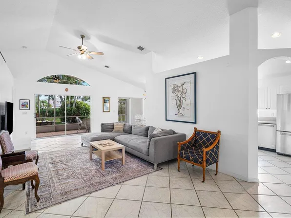 1643 Oak Berry Circle, Wellington, FL 33414