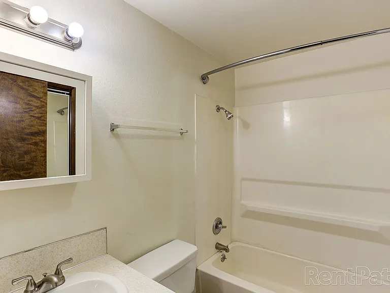 Arrowsmith Apartments — Photo 8