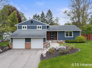 124 Loch Lomond Ave NE, Grand Rapids, MI 49546