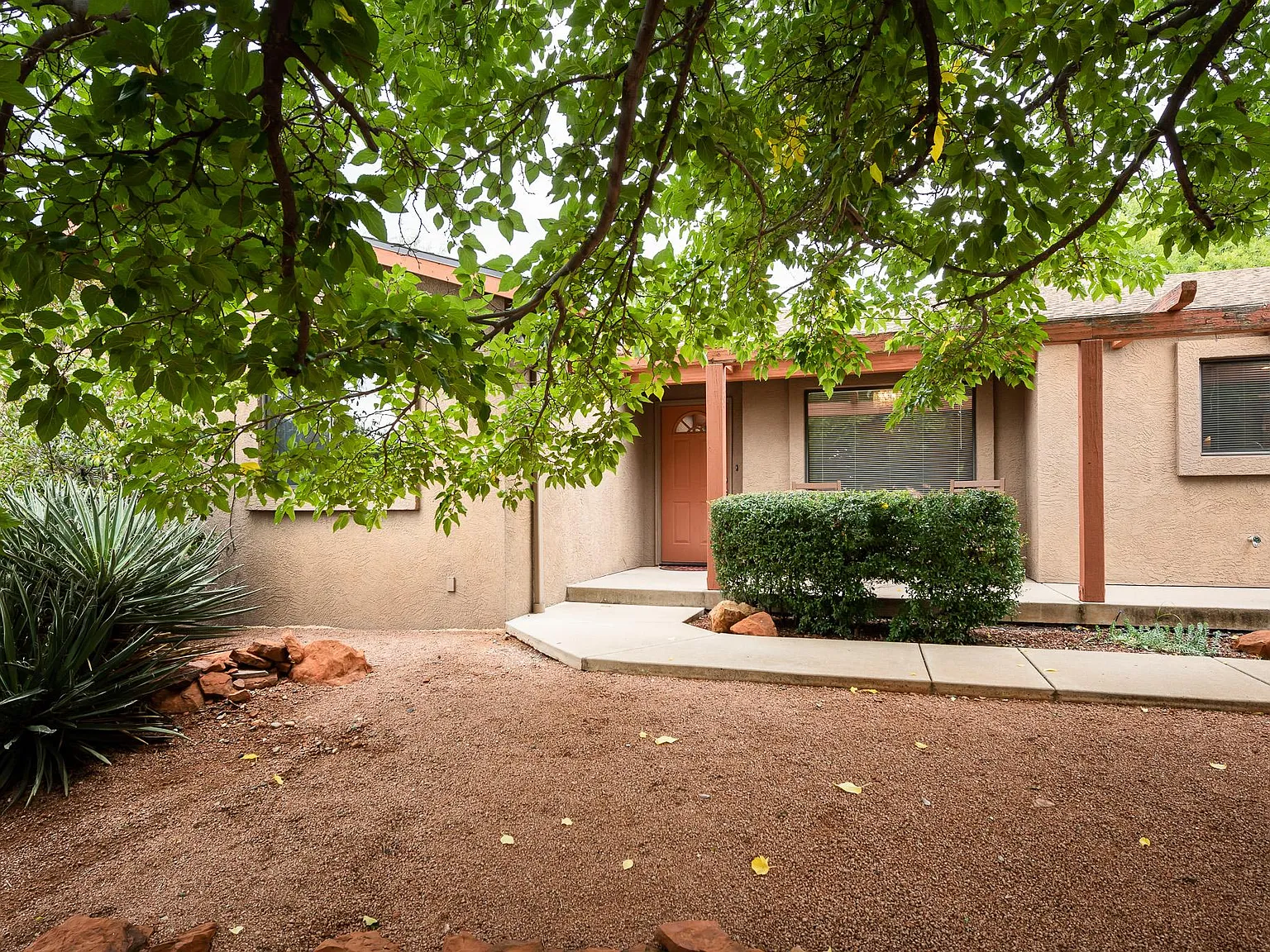 3 bed, 1837 sqft, $3,900 — Photo 3