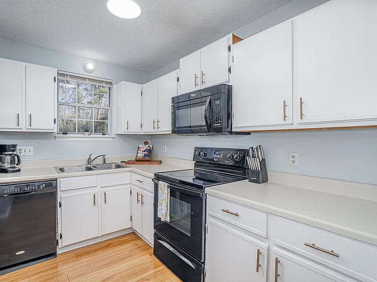 1019 Hulon Ln — Photo 4