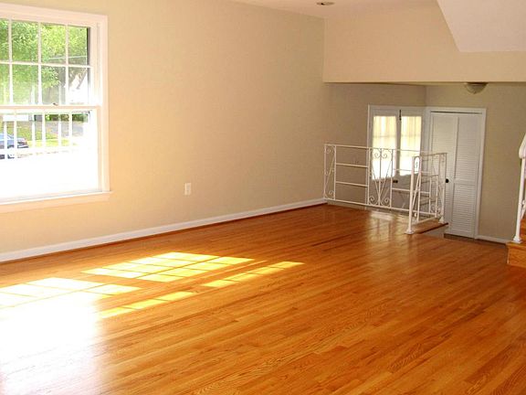 5th image of 2893 Glenora Ln