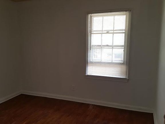 4th image of 836 White Oak Dr