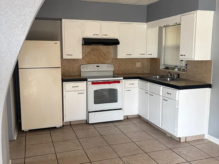 2105 Edwin St NE — Photo 12